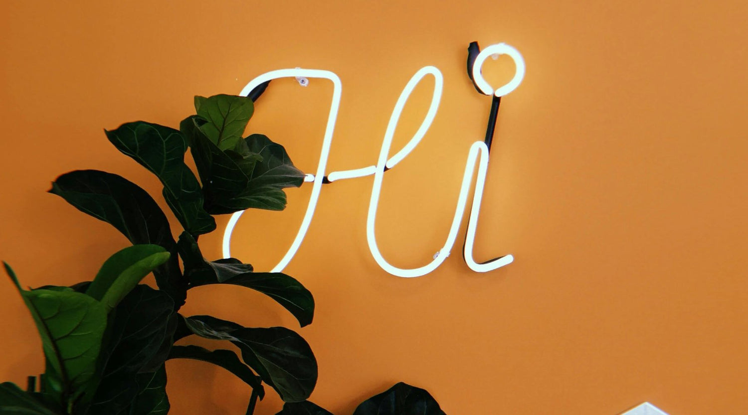 The Best Lighting Options to Pair with Custom Neon Signs in Home Decor
